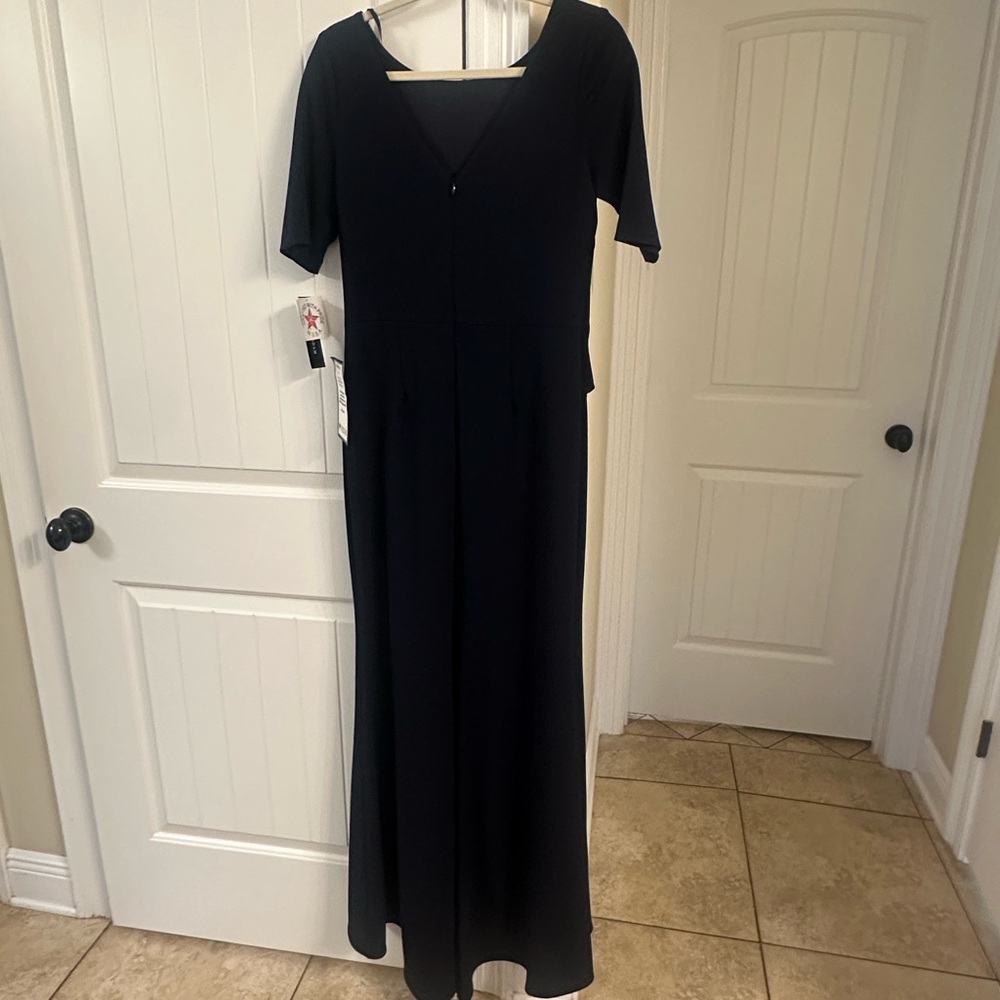 Betsy & Adam Elegant Navy Blue Gown with Ruffle Accent - Picture 3 of 4